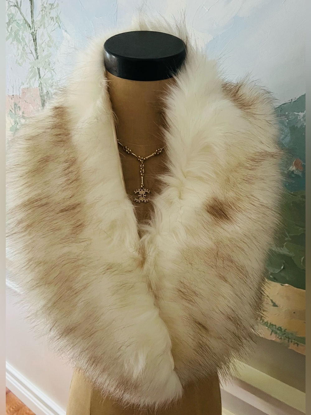 EUC Luxury Cream Faux Fur Stole/Collar